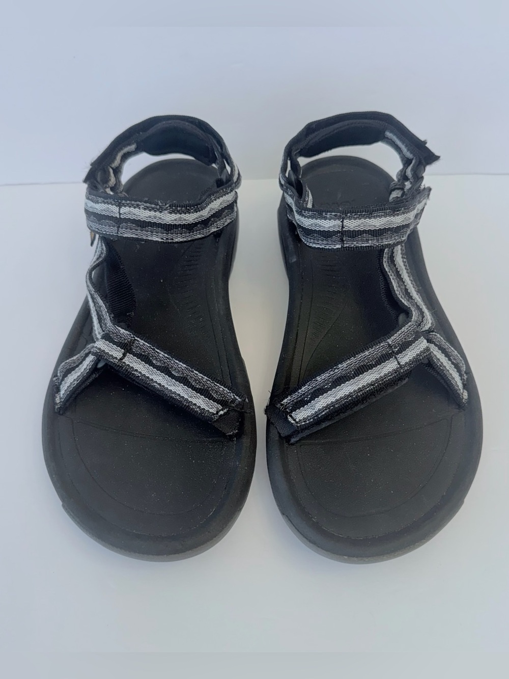 Teva women’s Hurricane XLT2 black and grey outdoor hiking sandals US 10 / EU 41
